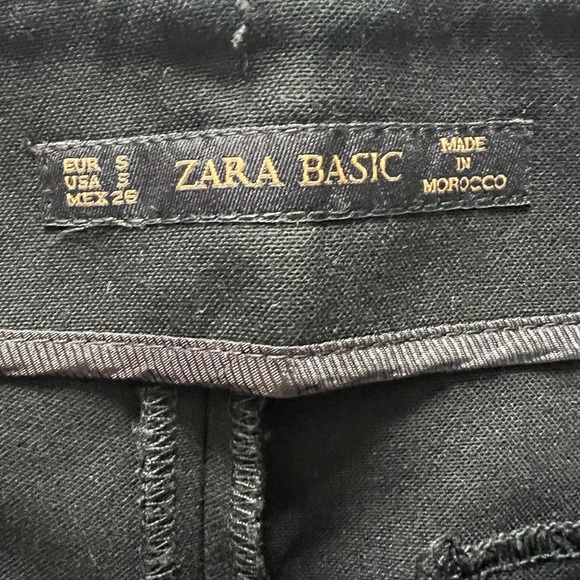 Black mini short from Zara. Never worn. - Picture 4 of 4